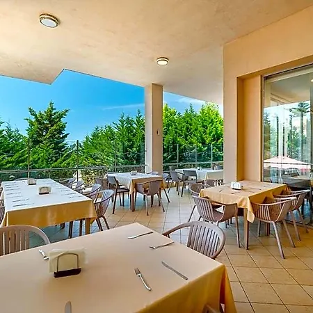 Sandy Bay Хотел 4*