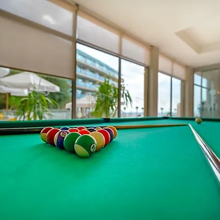 Sandy Bay Хотел 4*