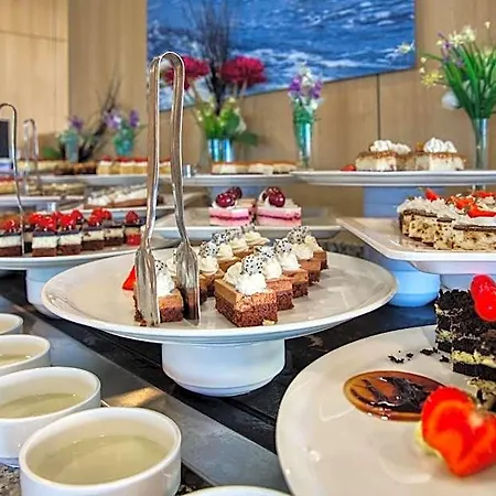Хотел Sandy Bay 4*