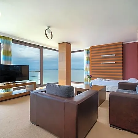 Хотел Sandy Bay